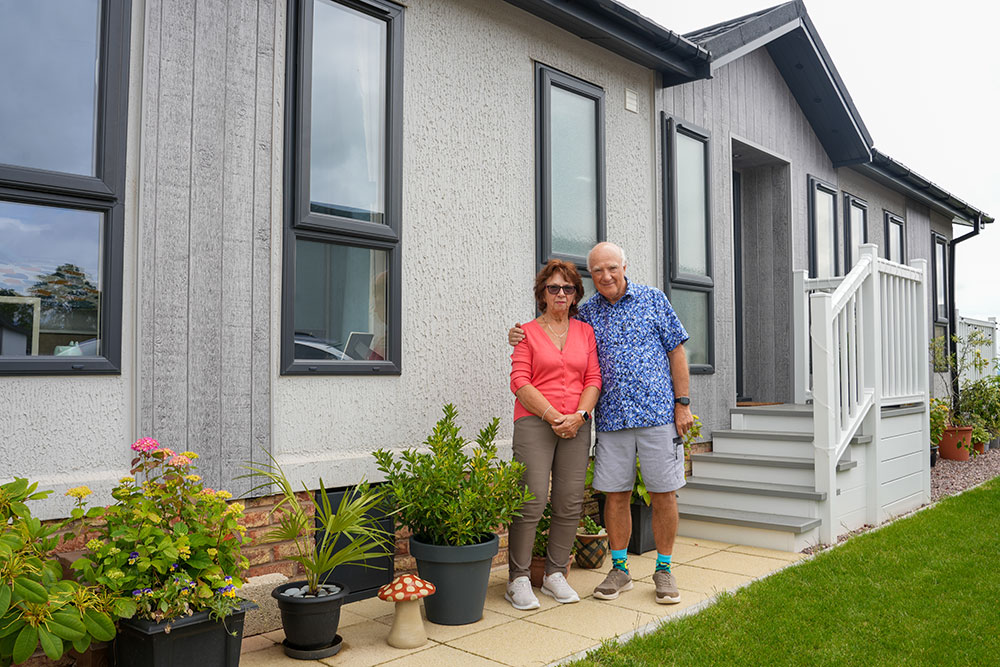 park home couple